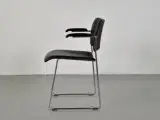 Howe 40/4 konference-/mødestol med armlæn og sort læder (m/filtsko) - 4