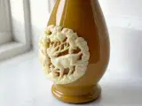 Vase, sennepsgul plast m plastrelief - 4
