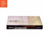 Fyrmesteren : kriminalroman (Klassesæt) af Camilla L&#228;ckberg (Bog) - 2