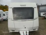 2023 - Fendt Apero 495 SKM   Fendt med tværvendt dobbeltseng og Køjer fra Hinshøj Caravan A/S - 2