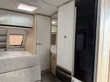2025 - Hobby De Luxe 400 SFE   Fantastisk rejsevogn fra Hobby med en dejlige franskdobbelt seng fra Hinshøj Caravan. - 5