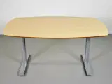 Tøndeformet fumac konferencebord med birkefiner - 3