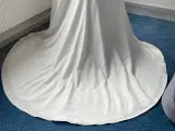 Kropsnær brudekjole m. slæb og transparent ryg - 5