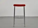 Magnus olesen pause barstol med rødt polster på sædet og krom stel - 3