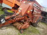 Hesston 4700 Brandskadet - 3