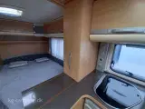 2010 - Adria Adora 512 UP   Pæn vogn med god indretning. Fransk seng og vinkelkøkken. - 5