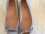 Nye Billi Bi pumps