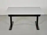 Holmris hæve-/sænkebord med grå laminat og kabelbakke, 120 cm. - 3