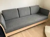 Sovesofa i lys bøg