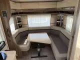 2017 - Hobby De Luxe 495 UL   Dejlig vogn med rundsidegruppe og enkelsenge fra Hinshøj Caravan A/S - 3
