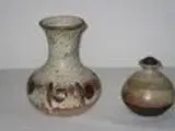 Vase og olielampe