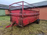 - - - Ca. 4 x 2 meter i kassen. - 3