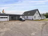 Investeringsejendom med erhverv og boliger tæt på motorvej - 2