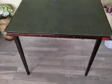 Bridge bord der kan klappes sammen men stabil