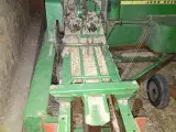 John Deere 346 presser - 3