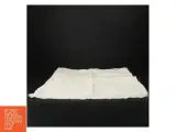 Hvid serviet med blondekant (str. 40 x. 44 cm) - 3