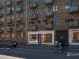 Pænt og lyst lejemål med store facadevinduer - 2