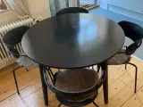 4 Spisebordstole og spisebord 