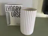 Lyngby vase hvid med guldkant
