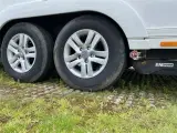 2021 - Adria Alpina 763 UK   Velholdt  køjevogn til den store familie - 2