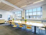 Moderne kontorer/showroom/undervisningslokaler med godt lysindfald - 2