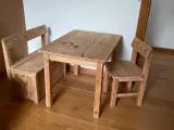 Børnesæt ( bord, bænk og stol) i fyr