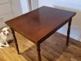 Super velholdt Spisebord med 2 udtræk & 2 Stole