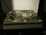 PS4 Slim Edition. 
