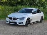 Perlermor hvid BMW 320D F30 LCI model 2017 190hk
