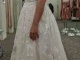 Smuk brudekjole til salg - 5