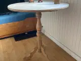 Gammelt Cafe bord i fyrretræ