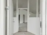 124 m² attraktivt hjørnelejemål med fremtrædende placering. - 5