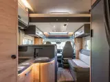 2025 - Knaus L!VE TI Wave 650 MF Platinium Selection   Del-integreret med plads til 4 - 5