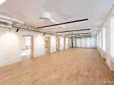 Nyrenoveret kontorlejemål med adgang til fælles kantine og mødecenter - 2 min. gang fra Vesterport Station. - 4