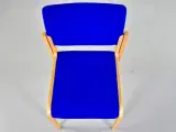 Farstrup konference-/mødestol i bøg, med blå polstret sæde og ryg - 5