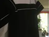 bluse og nederdel
