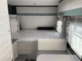 2023 - Dethleffs C'joy 420 QSH   Fin let lille rejsevogn med god plads fra Hinshøj Caravan A/S - 2