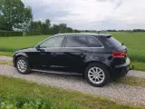 Audi A3 1,6 TDi 110 Ambiente Sportback Van - 2