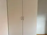 4 stk. klædeskab (Svane)