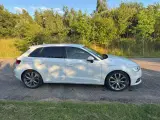Audi A3 2,0 TDi 150 S-line Sportback - 4