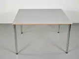Randers radius kantinebord med grå plade og krom stel - 2