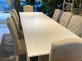 Spisebord med 8 stole