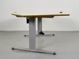 Hæve/sænkebord med boomerang formet plade i birk - 4