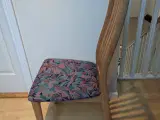 Fine spisebordsstole i massiv bøg.