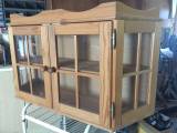 Vitrine med hylde
