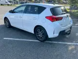 Toyota auris 2015 hybrid  - 4