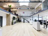 Flot kontorlejemål med unikke detaljer - 3