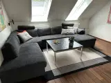 Hjørnesofa i flot mørkegråt stof