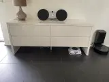 Skænk i hvid højglans
