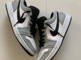 Jordans 1 low 
